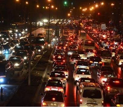 مشاجرة بين فتيات تتسبب بازمة سير في شارع مكة