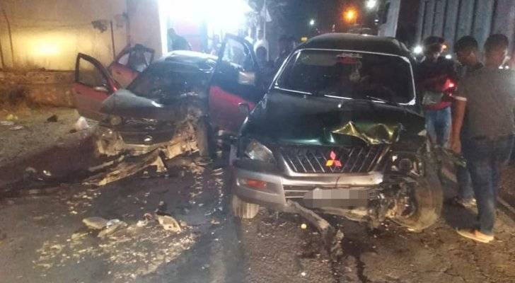 بالصور .. 6 إصابات بتصادم 3 مركبات منتصف تحويلة ناعور باتجاه البحر الميت