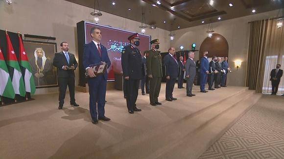 الملك يكرم مؤسسات وأفرادا لجهودهم في مكافحة  كورونا