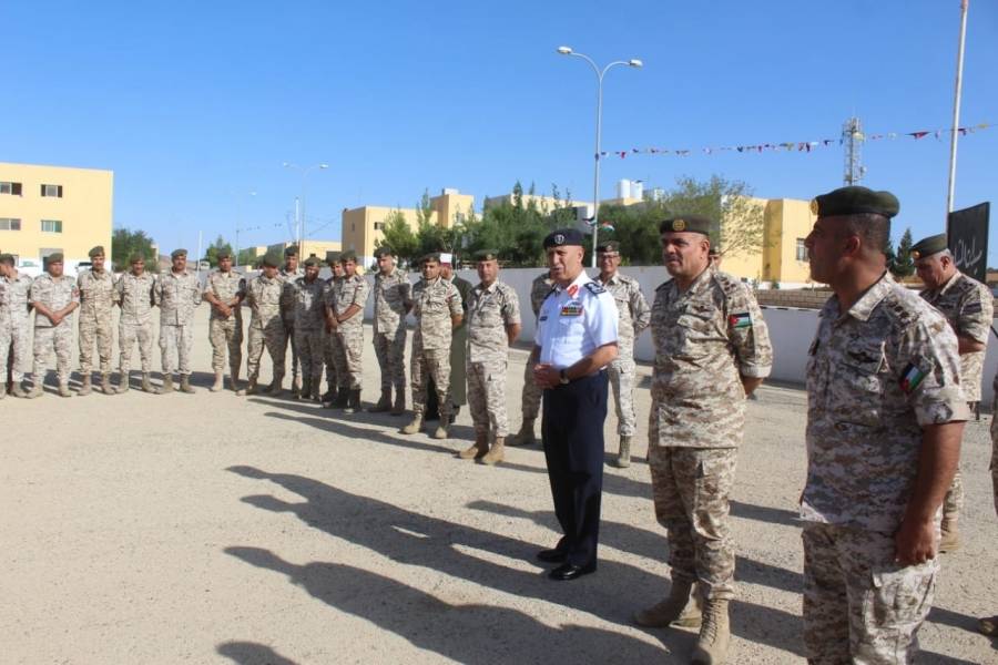 كبار ضباط الجيش العربي  يشاركون مرتبات تشكيلات ووحدات القوات المسلحة فرحة عيد الأضحى المبارك