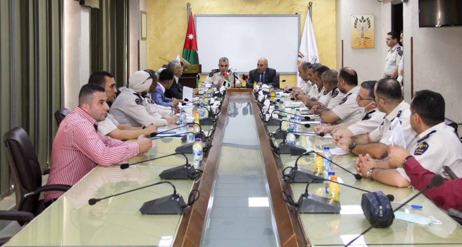 الجمارك ودائرة الاراضي والمساحة توقعان مذكرة تفاهم  في مجال الحجز وفك الحجز الكترونياً