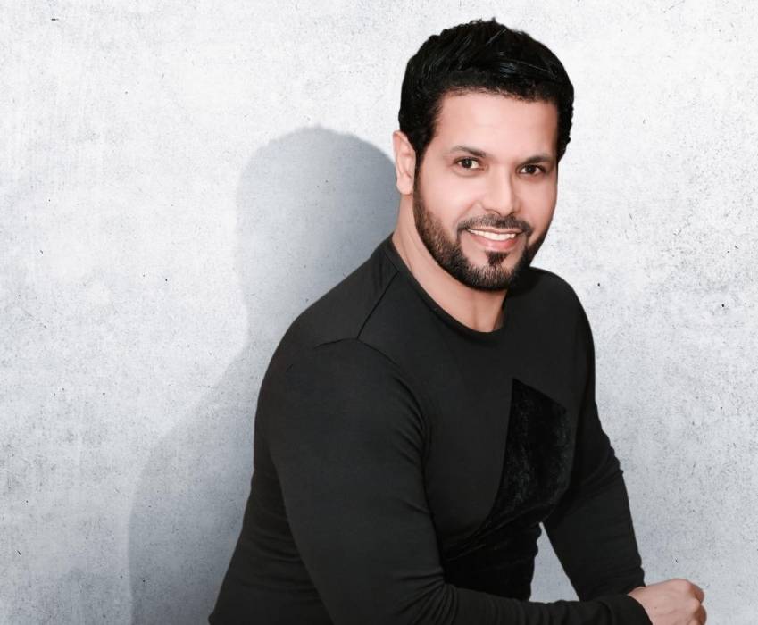 عبد المنعم العامري يعايد الجمهور بأغنية كلي الك