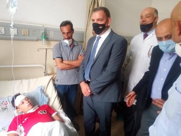 وزير الصحة يتفقد مصابي التسمم في عين الباشا