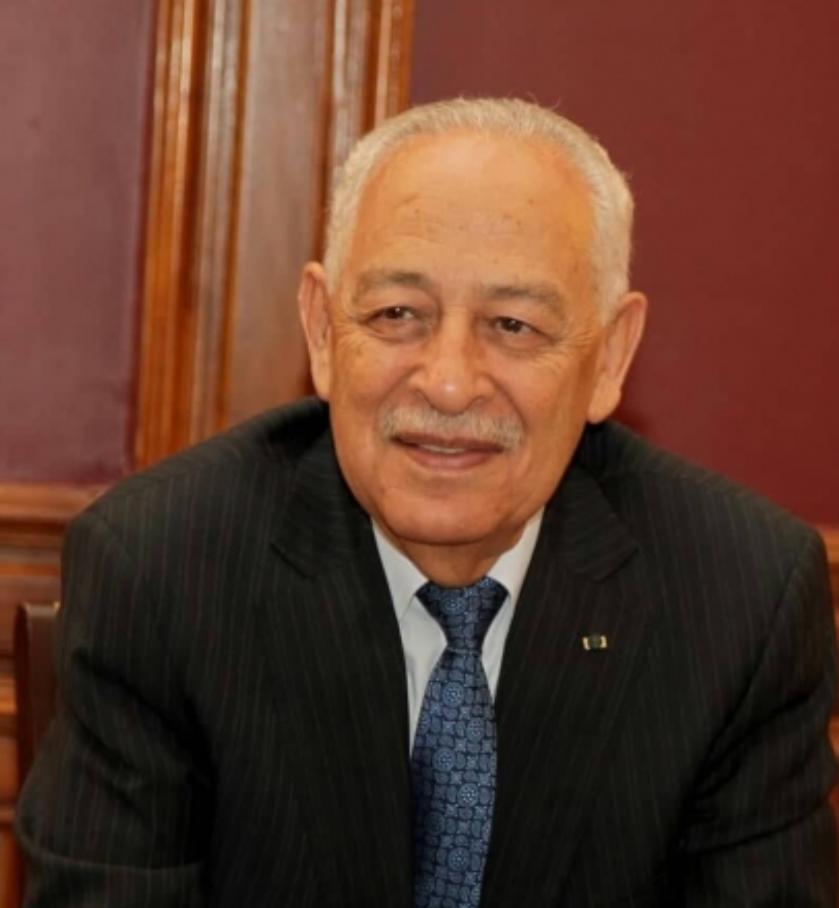 العيسوي بين الدبلوماسية والعسكرية