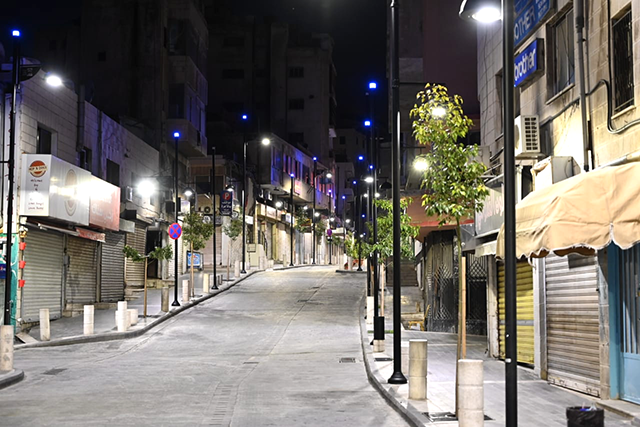 العودة الى تطبيق الحظر الليلي بمنع خروج المواطنين بعد الساعة 1 ليلاً واغلاق المحلات التجارية في الساعة 12 منتصف الليل