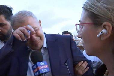 محافظ بيروت يبكي على الهواء