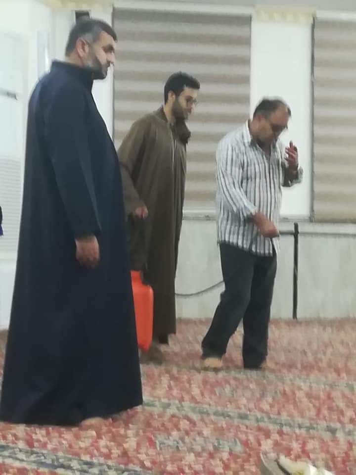 الشيخ  الدحادحه يقوم بإجراء عملية تعقيم لمسجد السيلاوي...صور