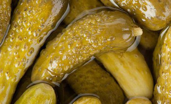 إتلاف 2 طن مخللات غير صالحة للاستهلاك في عجلون