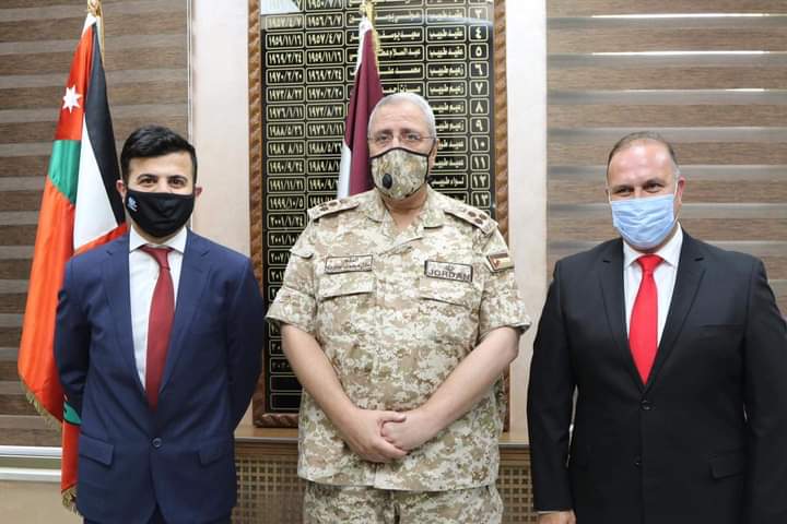 مذكرة تفاهم بين الخدمات الطبية والأطباء السبعة لنشر الأنشطة الصحية إعلامياً...صور