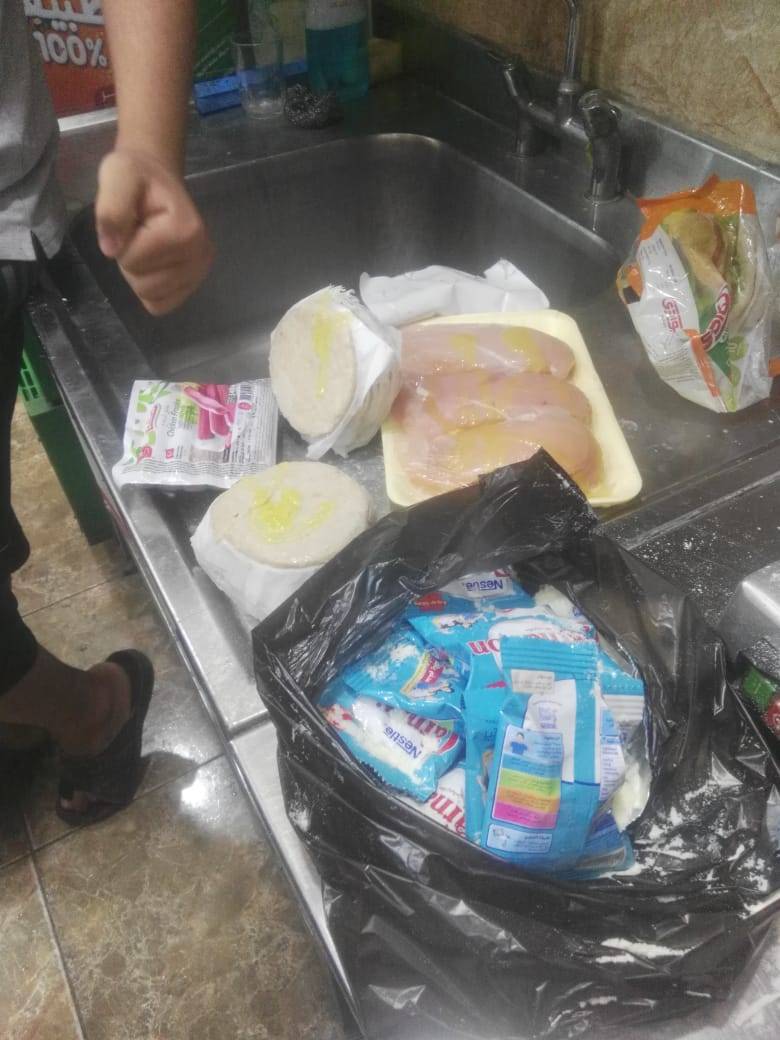 اغلاق مستودع للمواد التموينية في جرش واتلاف نصف طن مواد غير صالحة للاستهلاك (صور)