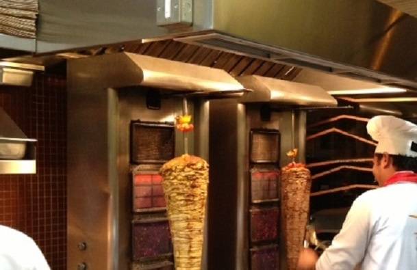 اغلاق 8 مطاعم شاورما بالزرقاء