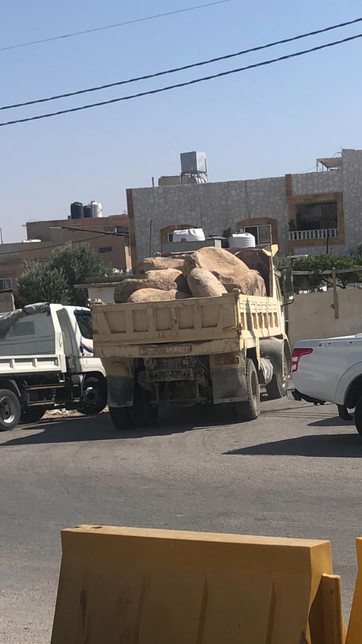 ضبط قلاب محمل بالبازلت المستخرج بطريقة مخالفة في الهاشمية