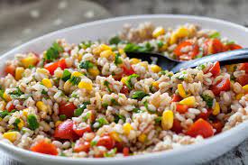 إليك طريقة سلطة الأرز الصالحة للرجيم