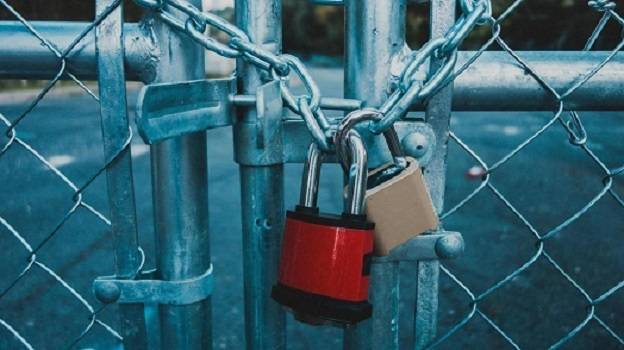 إغلاق مقهى أقام حفلا بالزرقاء