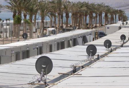 350 كرفانا في البحر الميت للحالات التي لا يظهر عليها اعراض