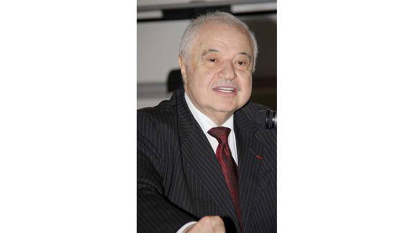 أبو غزالة يدعو للوحدة الاقتصادية العربية الفضائية