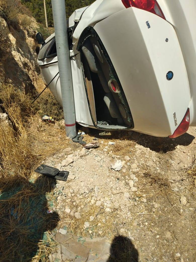 إصابة شخص اثر انقلاب مركبة على طريق جرش المفرق.. صور
