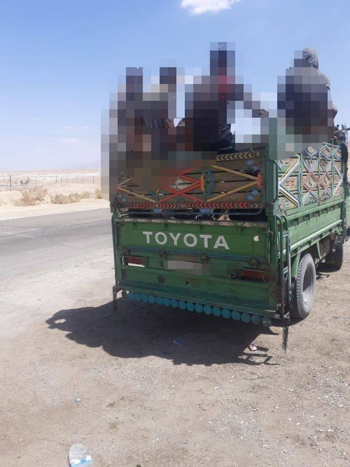 الدوريات الخارجية تضبط مركبة ديانا حمولتها 20 شخصاً