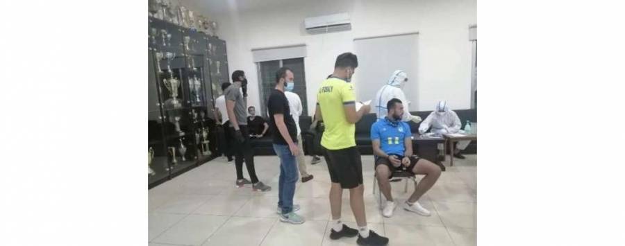 سحب 30 مسحة كورونا من لاعبي الفيصلي وبانتظار النتائج