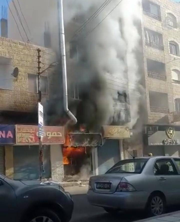 تماس كهربائي يؤدي إلى اندلاع حريق داخل أحد المطاعم  في الزرقاء