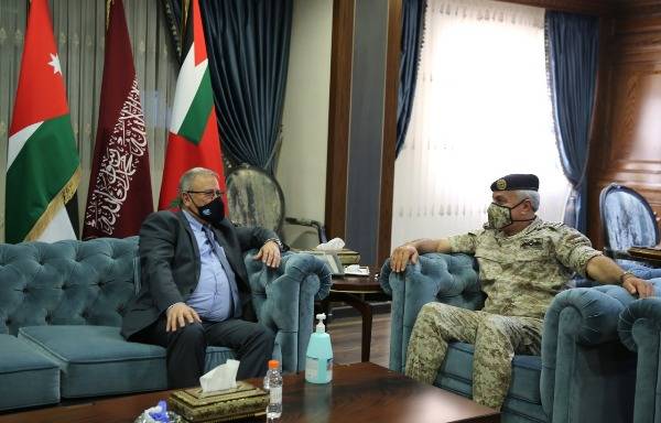 رئيس هيئة الأركان المشتركة يستقبل رئيسي جامعة العلوم والتكنولوجيا وجامعة البتراء