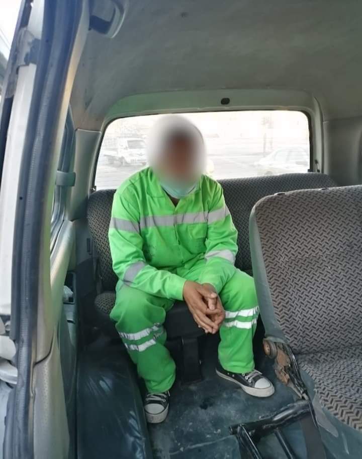 ضبط  متسولا يرتدي زي عامل نظافة.. تفاصيل