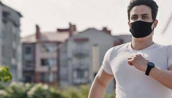 مخالفة 13 شخصا لم يرتدوا كمامات بإربد