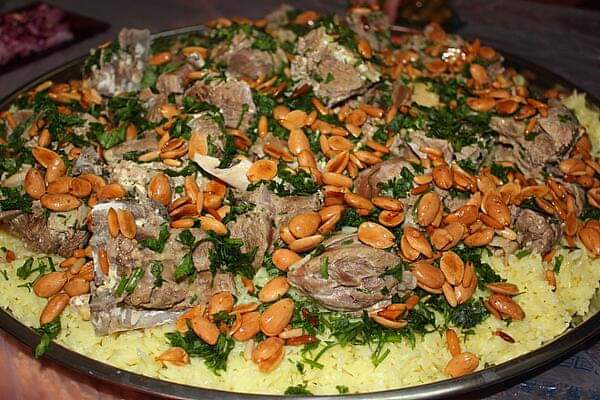 المنسف الغداء الرسمي الأردني يوم الجمعة