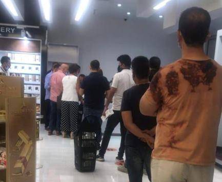 الأردنيون يتزاحمون على الأسواق الحرة