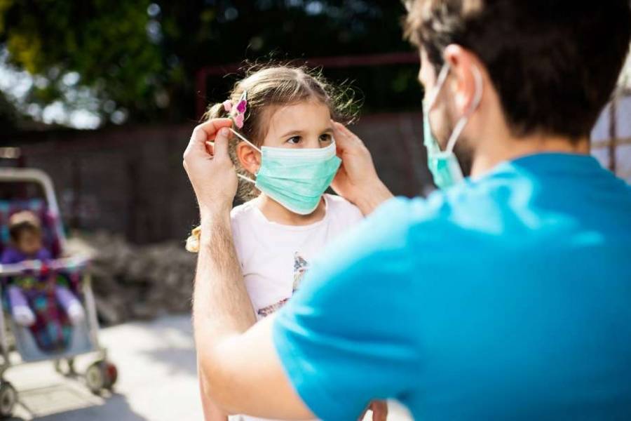 الكمامات والأطفال.. الصحة العالمية: إجبارية في هذا السن