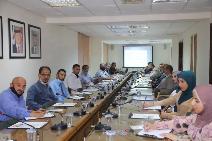 معلمون ينتقدون أداء مجلس نقابتهم ويطالبون بانتخابات مبكرة