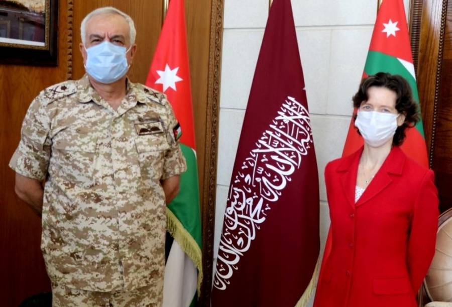 رئيس هيئة الأركان يستقبل السفيرة البريطانية