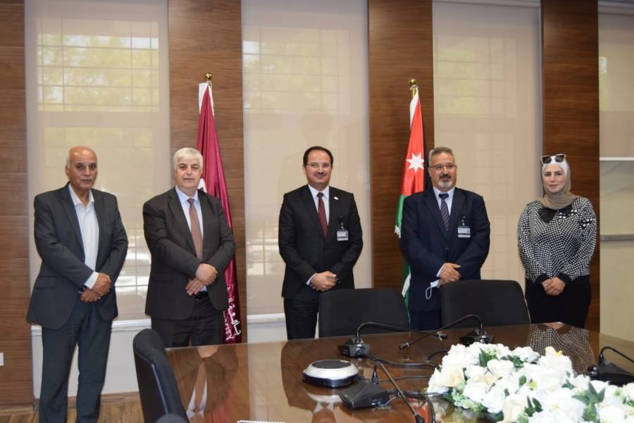 مدير مؤسسة التدريب المهني يزور جامعة الشرق الأوسط
