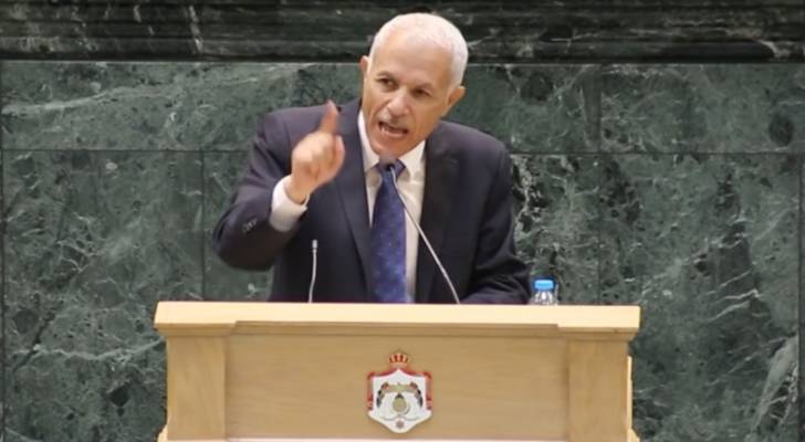 العرموطي يستجوب الرزاز حول موعد وقف قانون الدفاع وأموال همة وطن