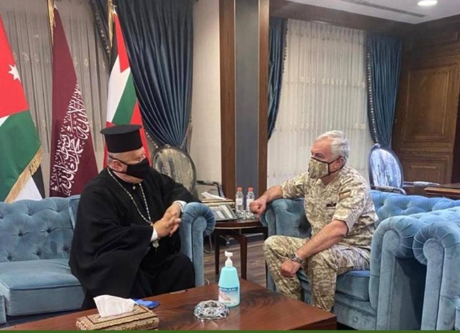 رئيس هيئة الأركان المشتركة يستقبل الأب نبيل حداد