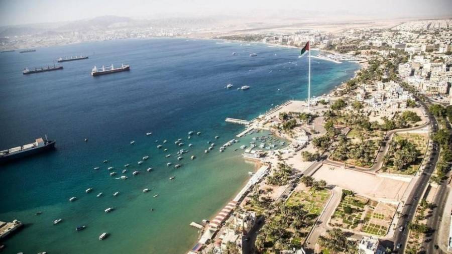 إغلاق مطعم ومحلات زارتها مصابة في العقبة