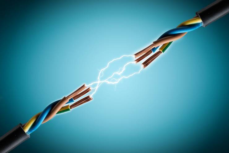 الغور الشمالي : مواطنون يشكون انقطاع التيار الكهربائي بظل موجة الحر