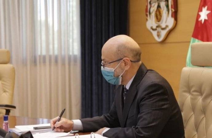 رئيس الوزراء:يعرض إجراءات مواجهة الفقر