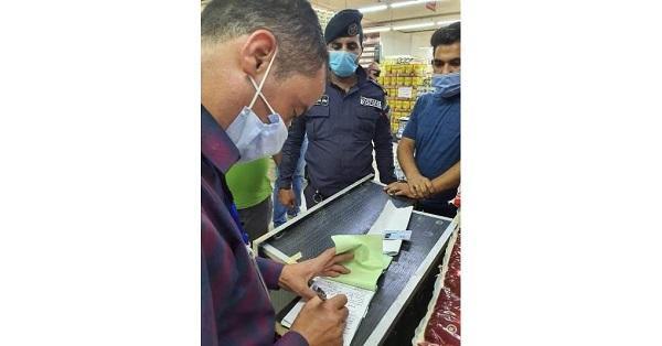 إربد.. مخالفة 4 محلات لم تلتزم بأمر الدفاع 11