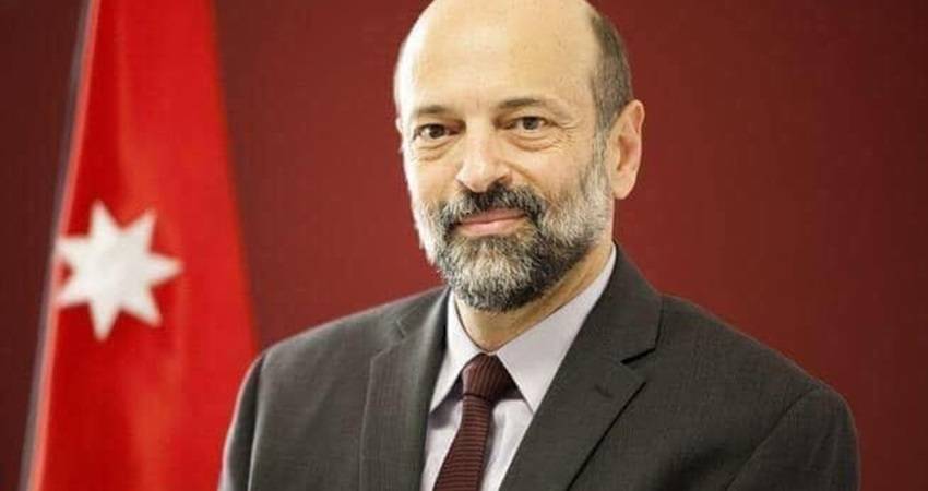 الرزاز: توجه الحكومة لفتح المعابر الجوية والبرية والبحرية بالكامل