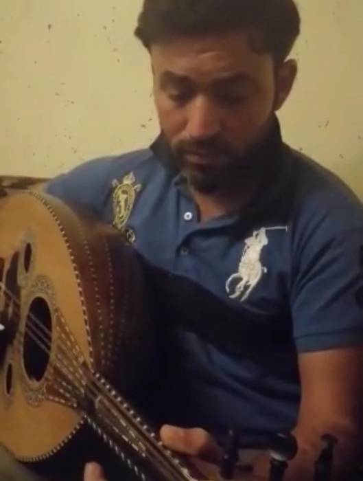 الفنان العجارمه أبداع في العزف والغناء..فيديو