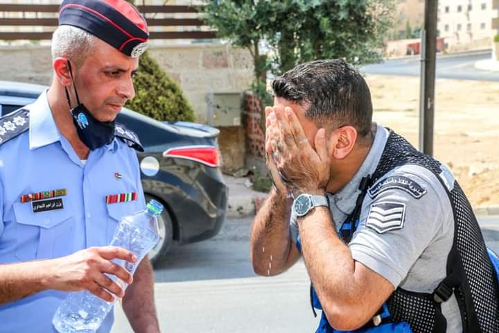 رجال الأمن العام تحت أشعة الشمس الحارقة... صور