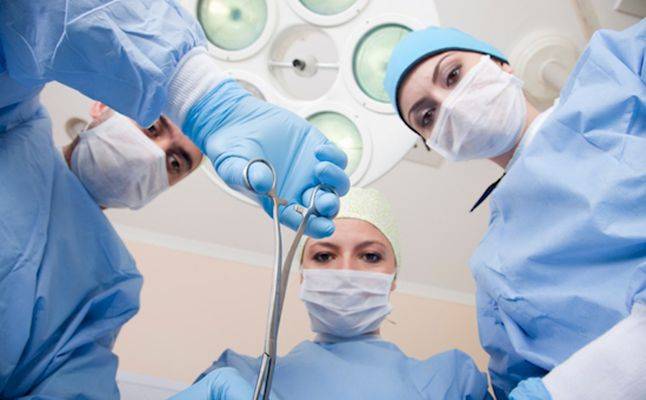 ولادة تحت جهاز الأكسجين!! كوادر مستشفى الأمير حمزة تستعد لإجراء عملية قيصرية لأم مصابة بالكورونا