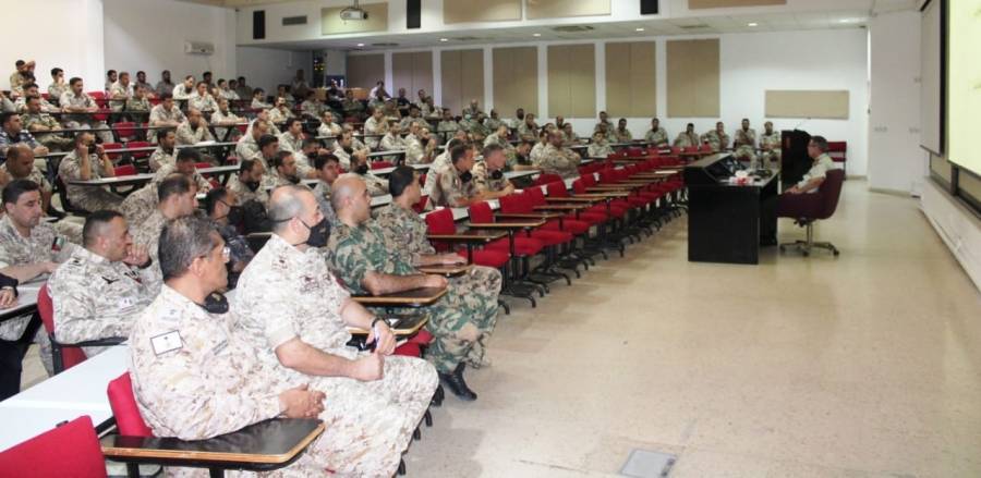 أمين الأعلى للعلوم والتكنولوجيا يحاضر في كلية الدفاع