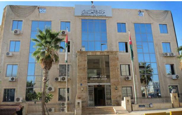 وزارة العمل : لا قرار نهائي بخصوص السماح بعودة العمالة غير الأردنية التي انتهت مدة تصريحها وهي خارج المملكة خلال جائحة كورونا
