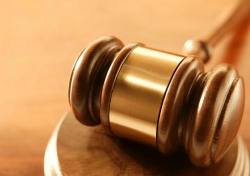 محامٍ أصيب بكورونا يطلب تأجيل جلسة