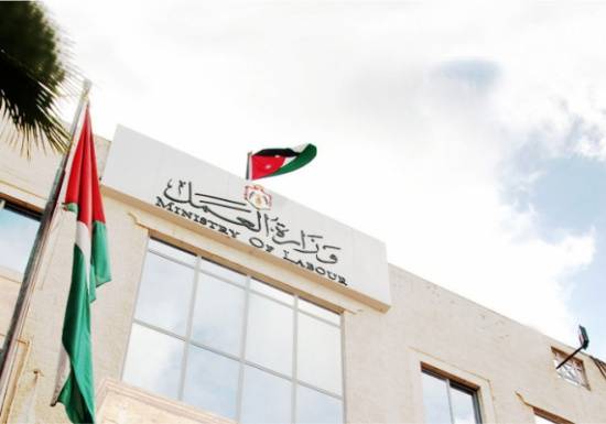 وزير العمل يسمح بالإجازات للعمالة الوافدة اعتبارا من الأحد المقبل