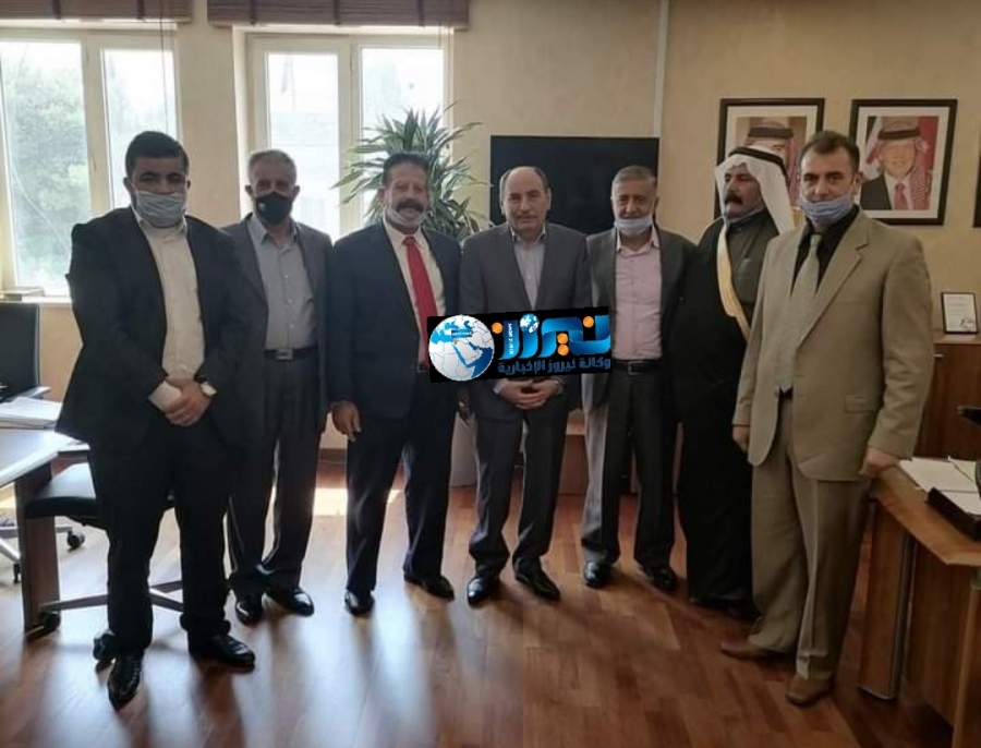 وزير الأشغال يوعز بحل مشكلة طريق وادي تقبل في اربد.