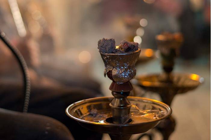 مطالب بالتراجع عن قرار إغلاق صالات المطاعم والمقاهي