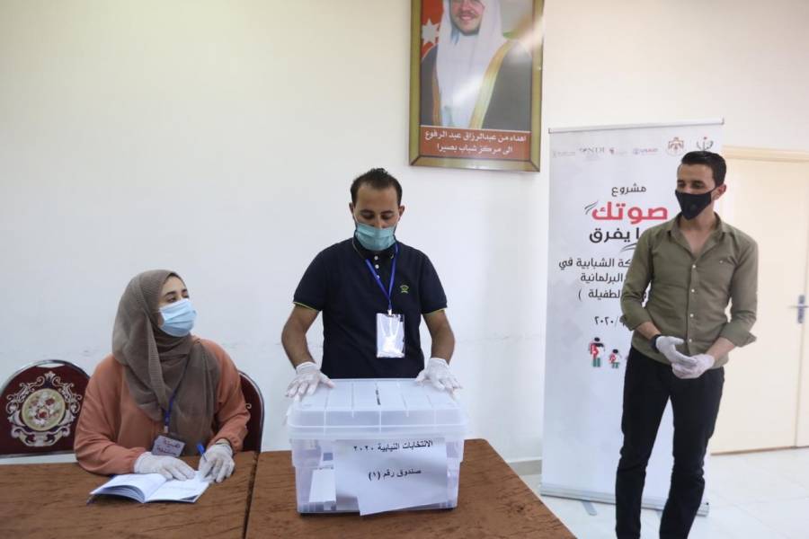 محاكاة لعملية الاقتراع في مراكز الشباب.... صور